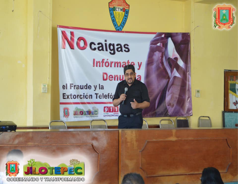 Platica de  fraude o extorsión telefónica.